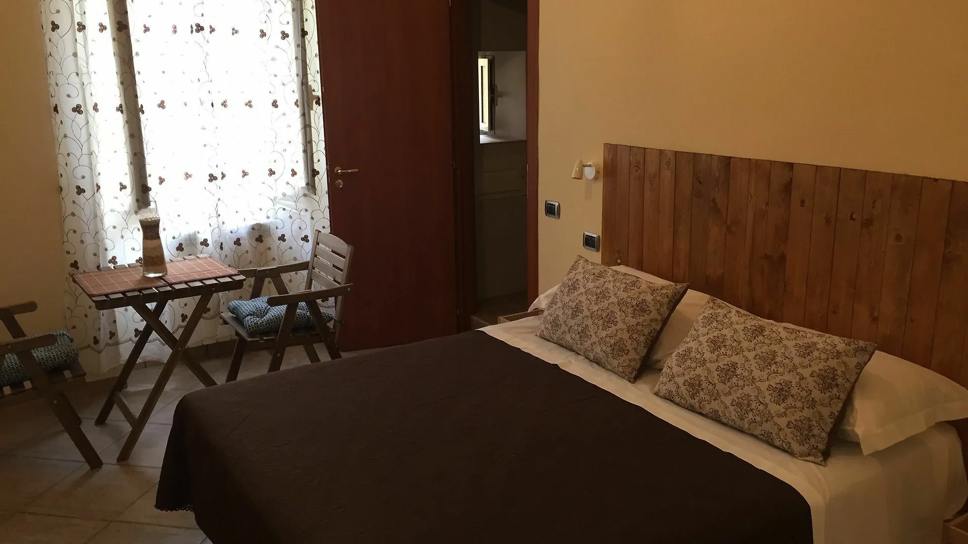 Naples To Live Bed & Breakfast 2*,