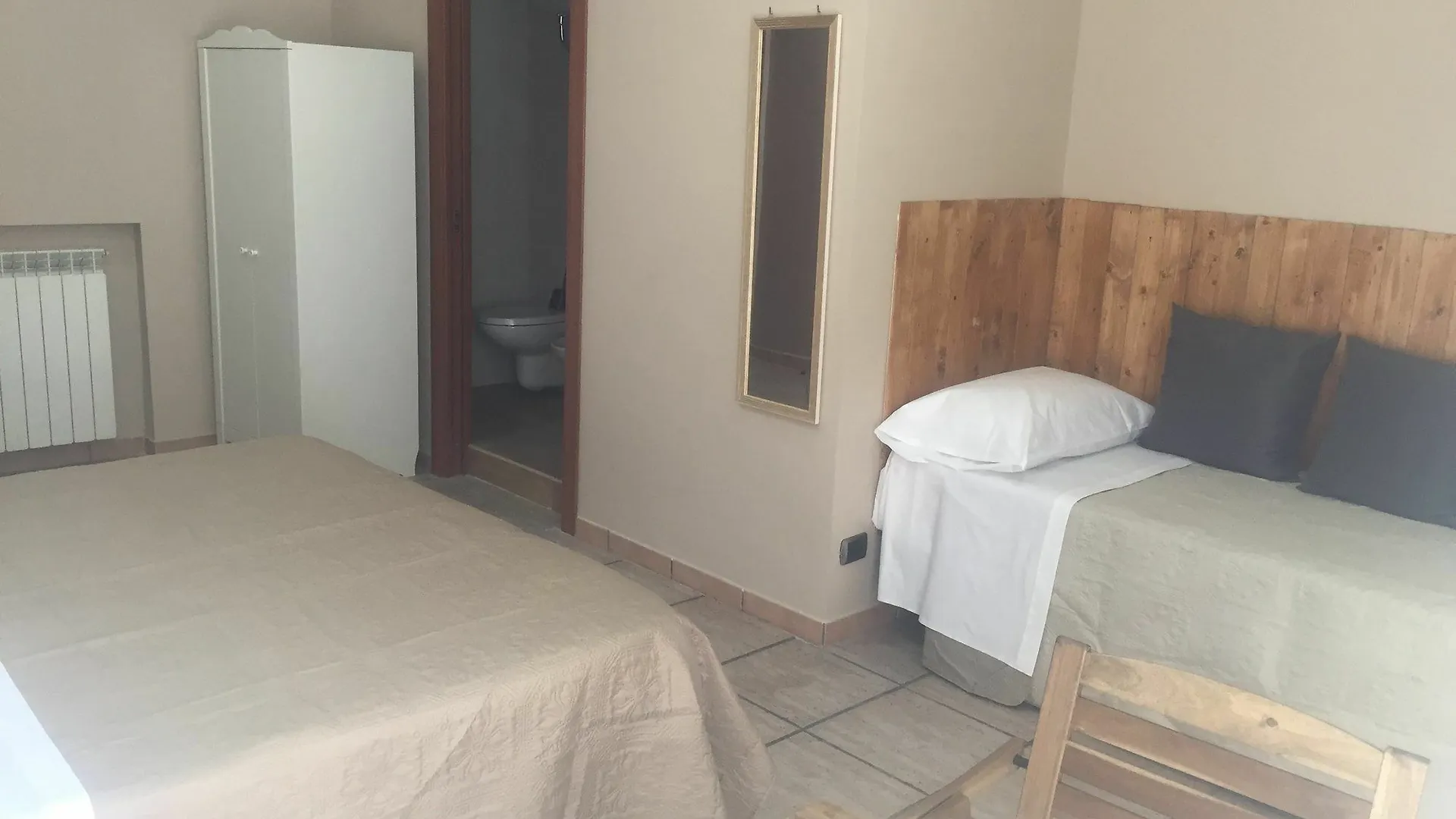 **  Naples To Live Bed & Breakfast Italy